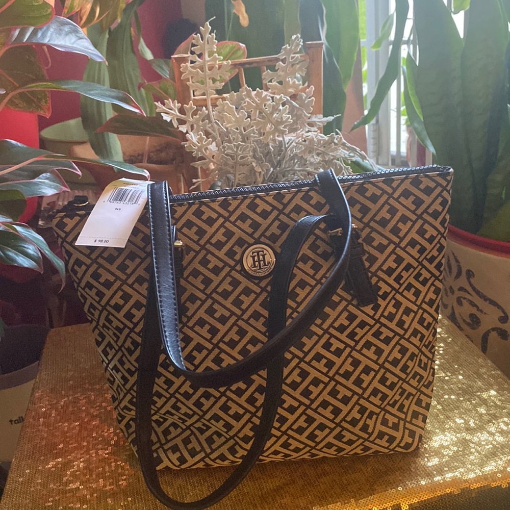 Tommy Hilfiger bag 13X 9 1/2” in size - Picture 1 of 12